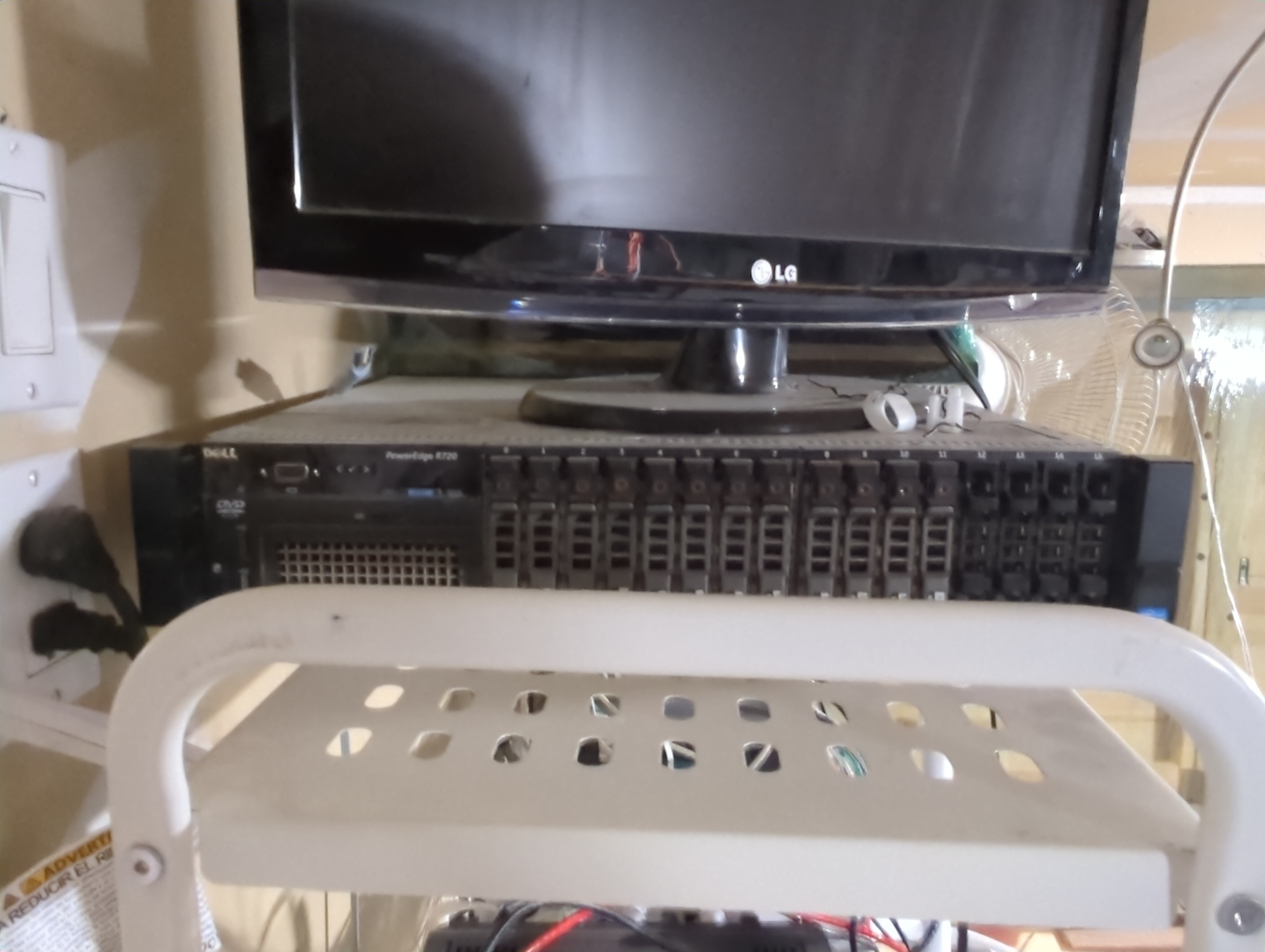 Photo of my r720.