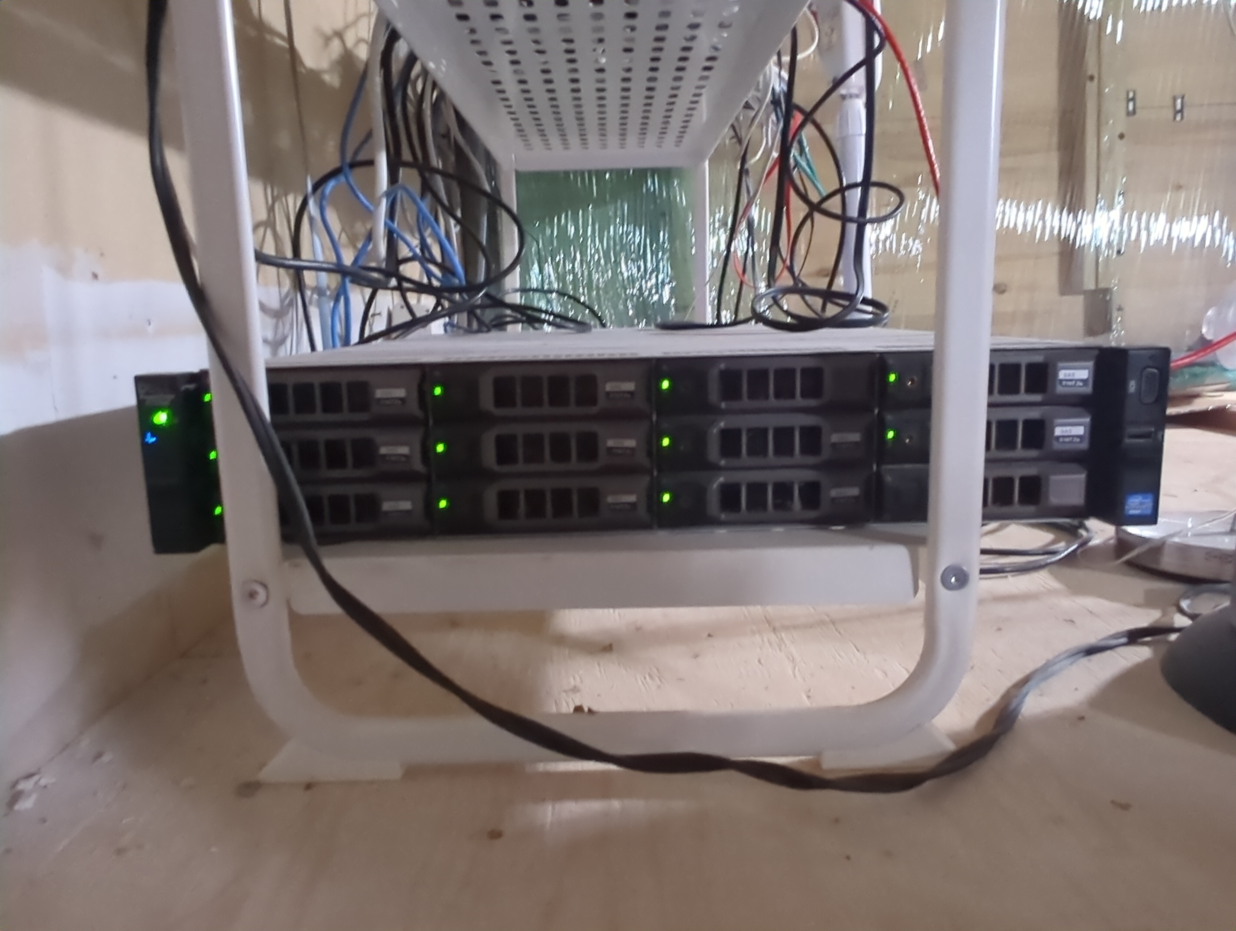 Photo of my r720.